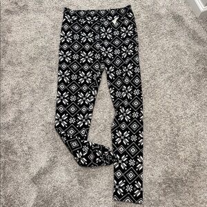 New Black & White Fleece Isle Leggings